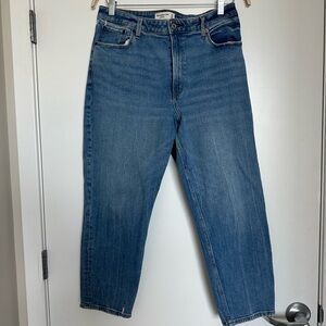 Abercrombie Curve Love High Rise Mom Jean in Medium Denim, Size 31 Short